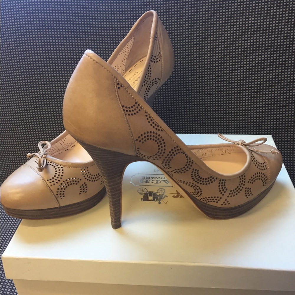 Coach Bethanie Leather Pumps/Sand Color. Size 8.5